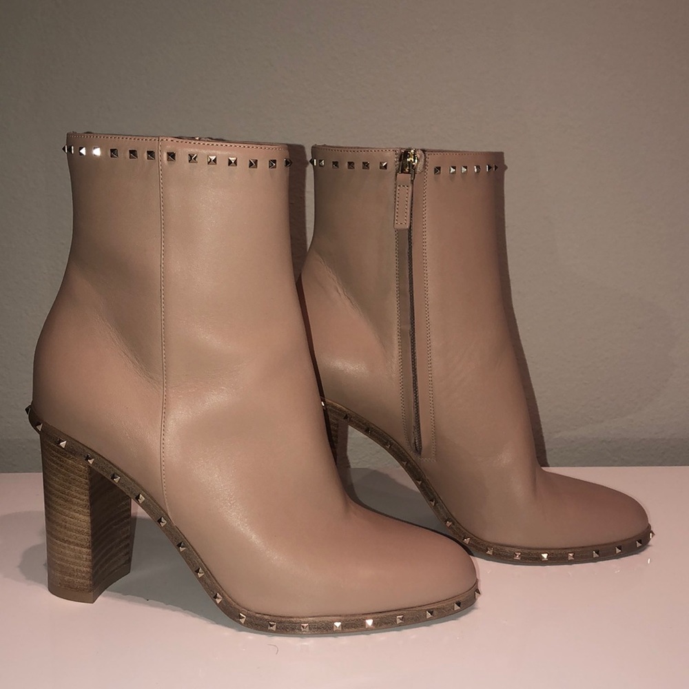 👢 Valentino Nude Leather Gold Rock Stud Boots